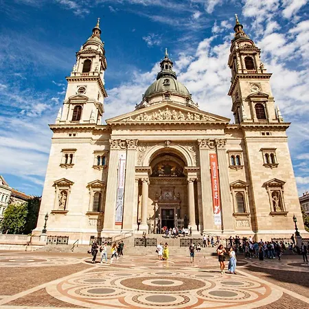 Apartament Basilica -quiet, Privat, Balcony, The Area *