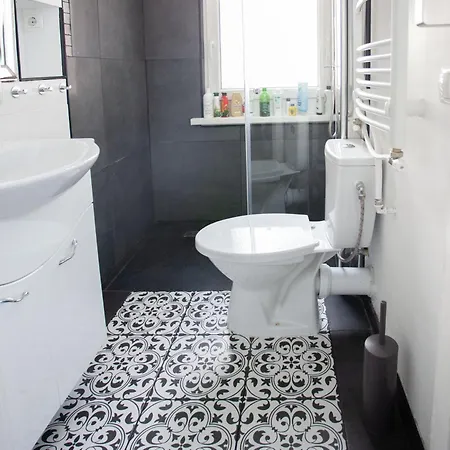 Basilica -quiet, Privat, Balcony, The Area Apartment